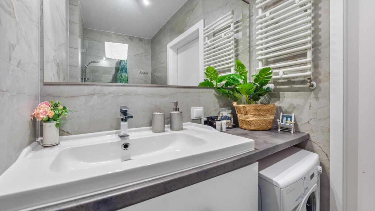 Apartament Blekitna Laguna Z Basenem - Ul Kasprowicza 20A - Holiday City 코워브제크 외부 사진